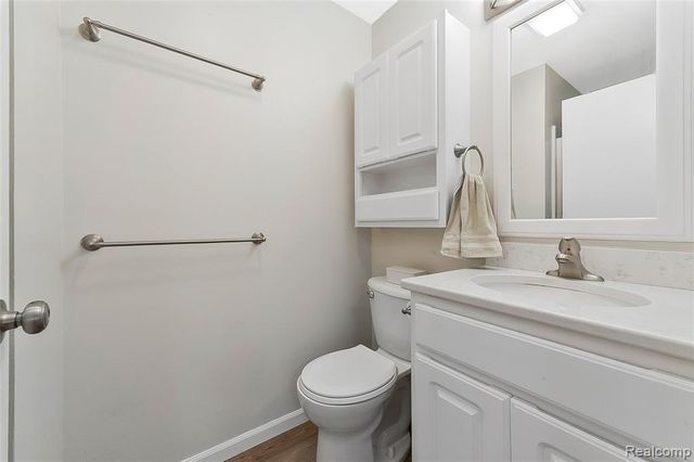 715 Lakeside Drive, Waterford, MI 48328