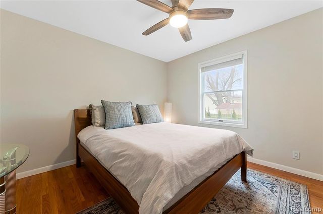 715 Lakeside Drive, Waterford, MI 48328