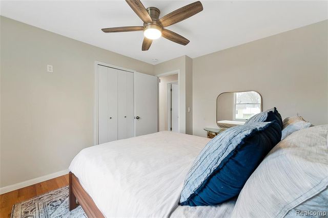 715 Lakeside Drive, Waterford, MI 48328