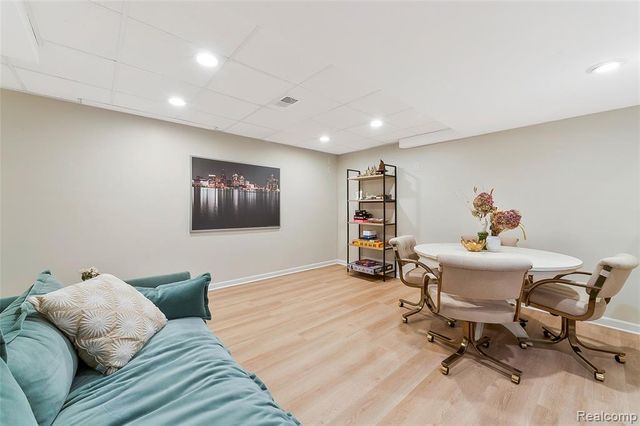 715 Lakeside Drive, Waterford, MI 48328