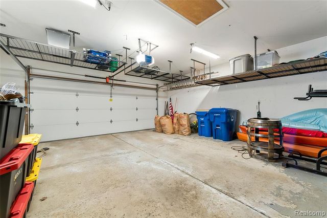715 Lakeside Drive, Waterford, MI 48328
