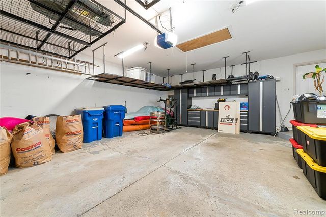715 Lakeside Drive, Waterford, MI 48328