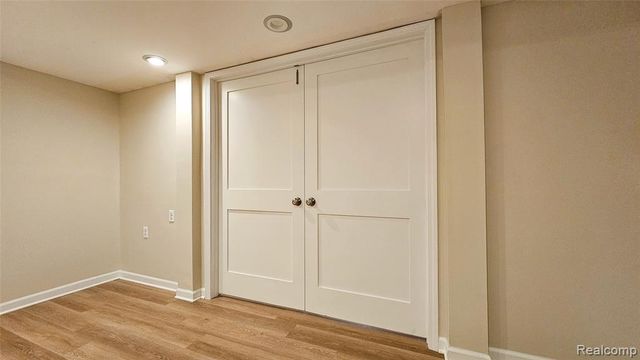 715 Lakeside Drive, Waterford, MI 48328