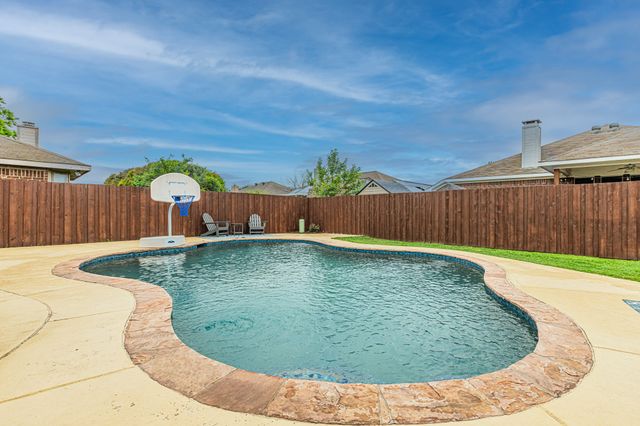 8159 Berkshire Drive, Fort Worth, TX 76137
