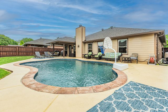 8159 Berkshire Drive, Fort Worth, TX 76137