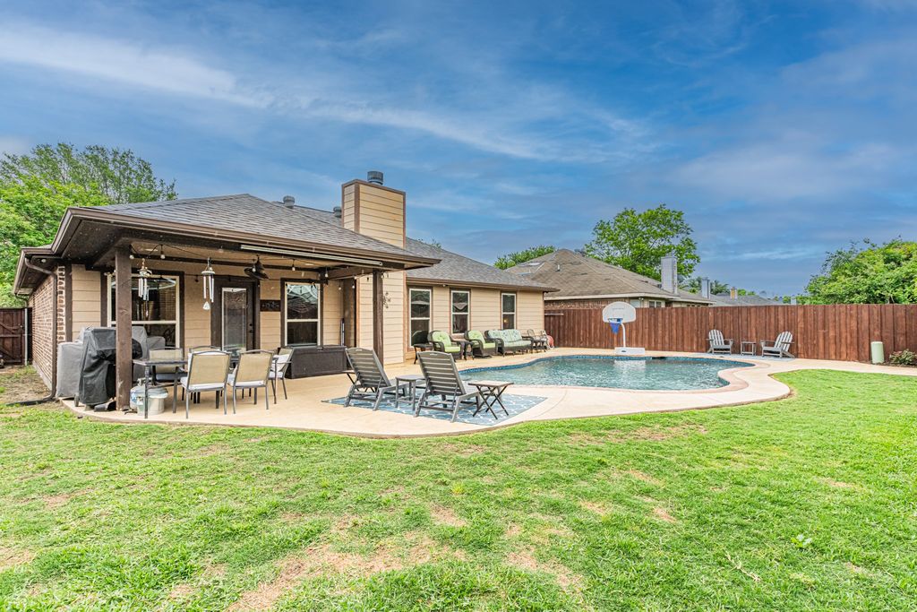 8159 Berkshire Drive, Fort Worth, TX 76137