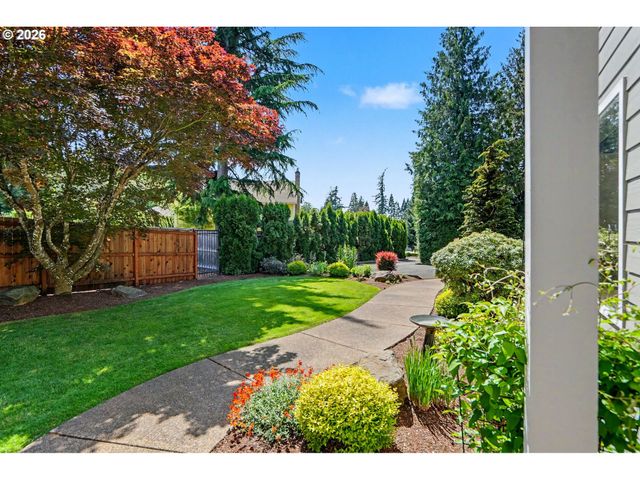471 EDGEWOOD Dr, Silverton, OR 97381