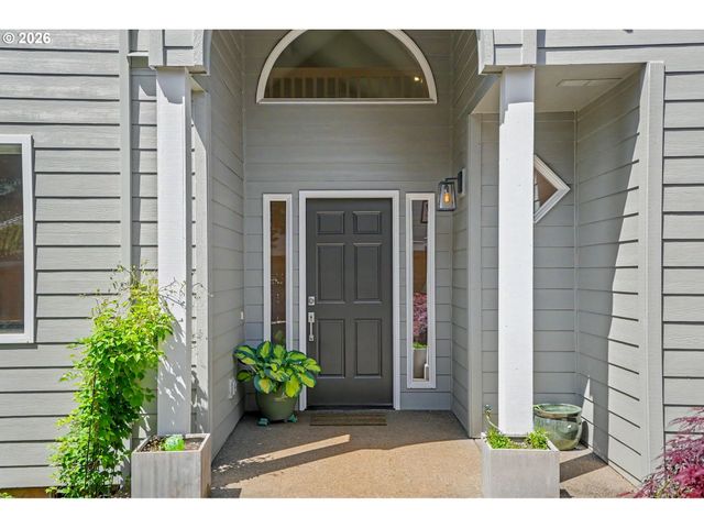 471 EDGEWOOD Dr, Silverton, OR 97381