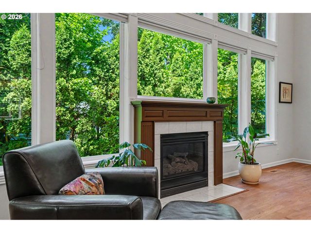 471 EDGEWOOD Dr, Silverton, OR 97381