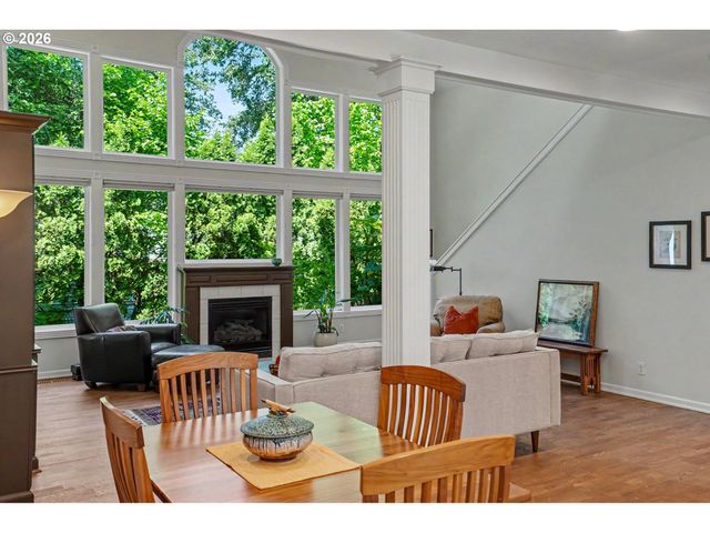 471 EDGEWOOD Dr, Silverton, OR 97381
