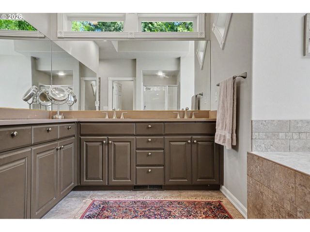 471 EDGEWOOD Dr, Silverton, OR 97381