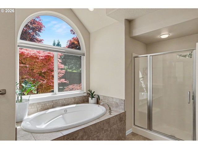 471 EDGEWOOD Dr, Silverton, OR 97381