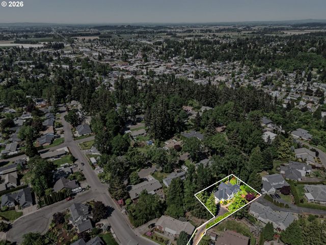 471 EDGEWOOD Dr, Silverton, OR 97381