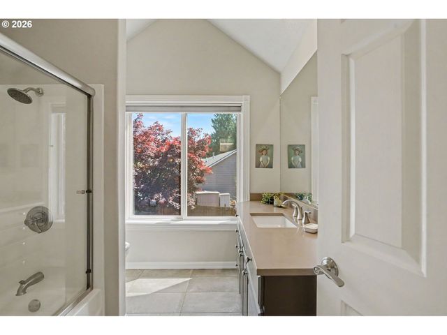 471 EDGEWOOD Dr, Silverton, OR 97381
