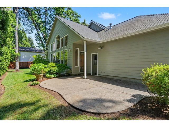471 EDGEWOOD Dr, Silverton, OR 97381