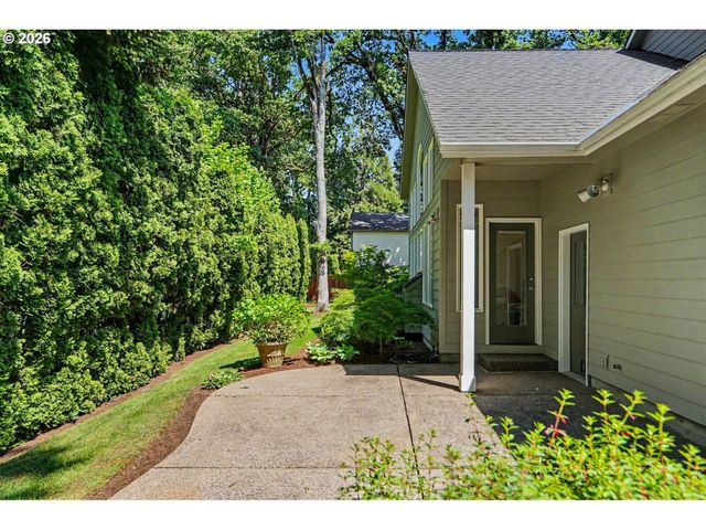 471 EDGEWOOD Dr, Silverton, OR 97381