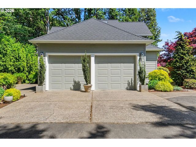 471 EDGEWOOD Dr, Silverton, OR 97381