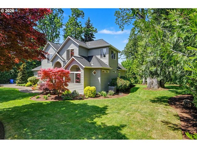 471 EDGEWOOD Dr, Silverton, OR 97381