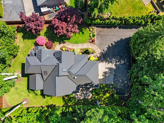 471 EDGEWOOD Dr, Silverton, OR 97381