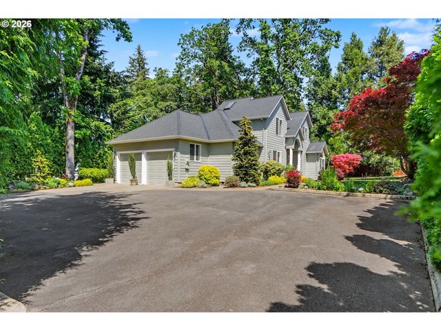 471 EDGEWOOD Dr, Silverton, OR 97381