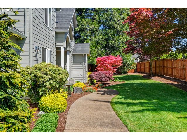 471 EDGEWOOD Dr, Silverton, OR 97381
