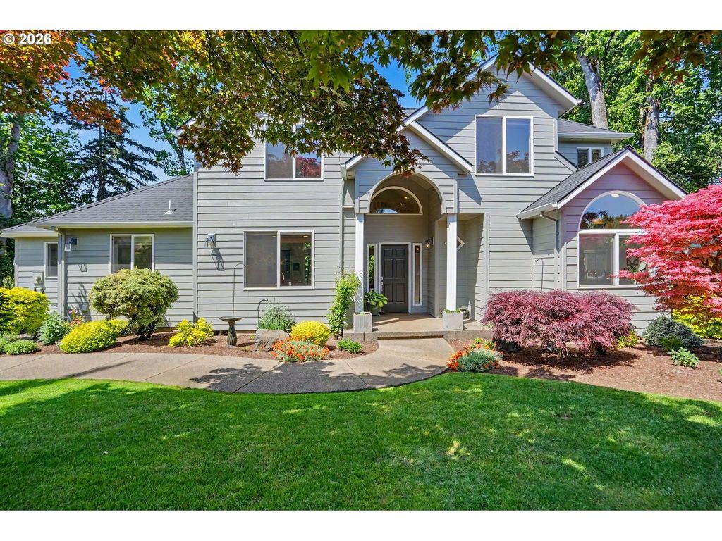 471 EDGEWOOD Dr, Silverton, OR 97381