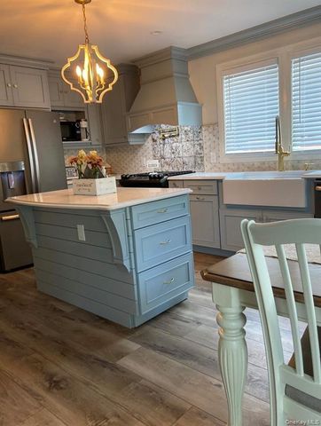 286 Beachview Street B, Copiague, NY 11726