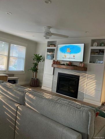 286 Beachview Street B, Copiague, NY 11726