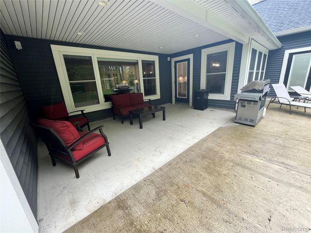 2400 N Hacker Road, Howell, MI 48855