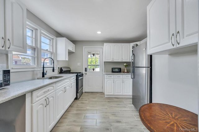 64 West Avenue, Lawrence, NY 11559