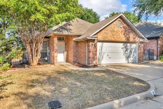 9 Country Club Place, Waxahachie, TX 75165