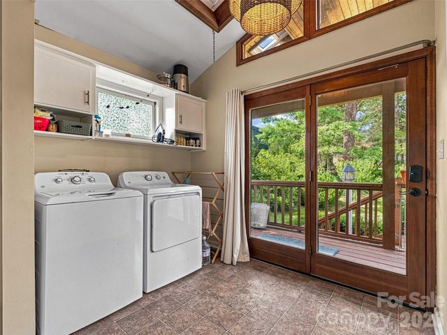 15 Lynnstone Court, Asheville, NC 28805