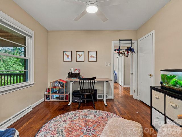 15 Lynnstone Court, Asheville, NC 28805