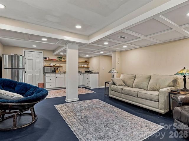 15 Lynnstone Court, Asheville, NC 28805