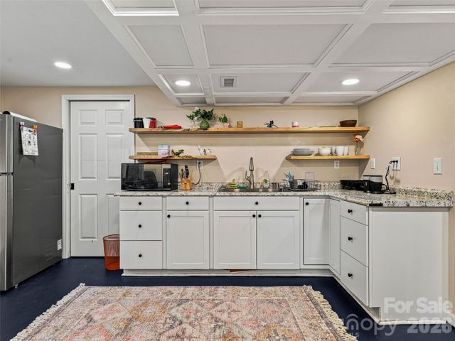 15 Lynnstone Court, Asheville, NC 28805