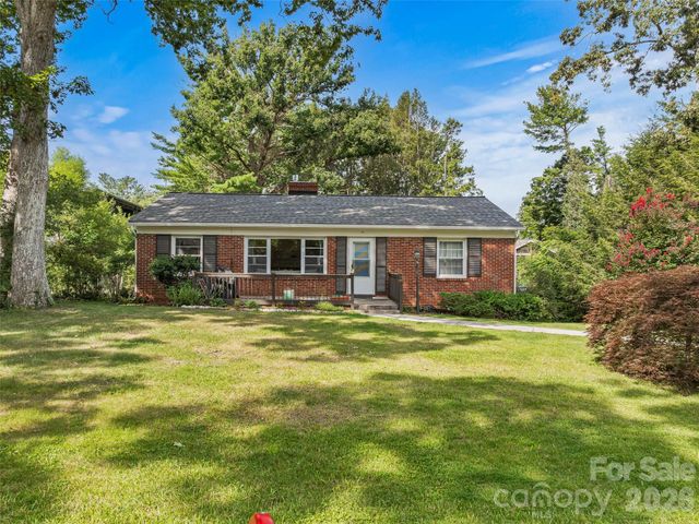 15 Lynnstone Court, Asheville, NC 28805