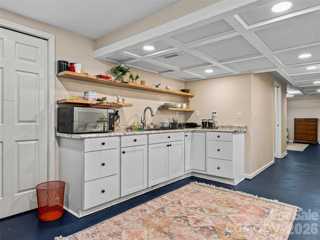 15 Lynnstone Court, Asheville, NC 28805