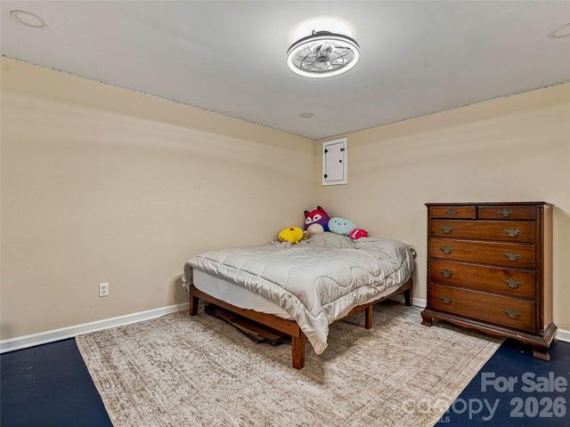 15 Lynnstone Court, Asheville, NC 28805