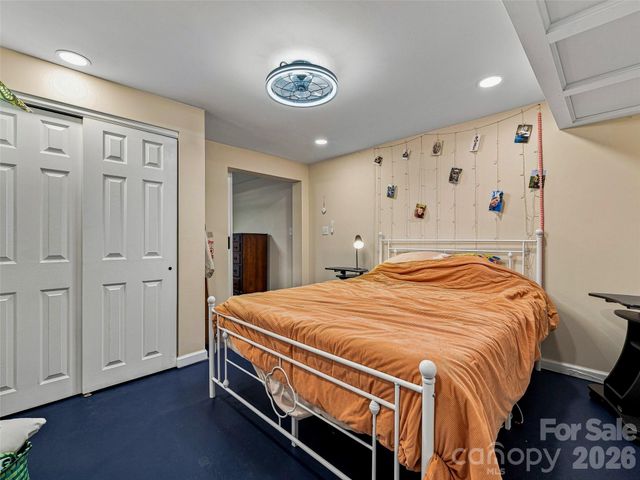 15 Lynnstone Court, Asheville, NC 28805