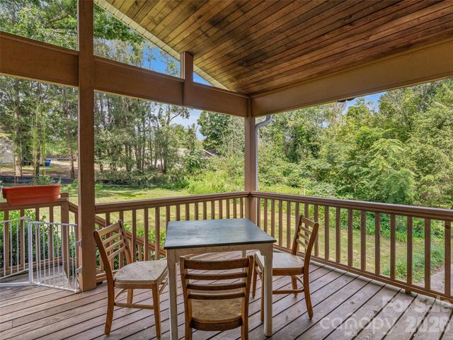 15 Lynnstone Court, Asheville, NC 28805