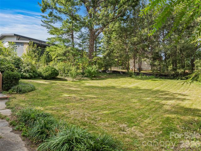 15 Lynnstone Court, Asheville, NC 28805