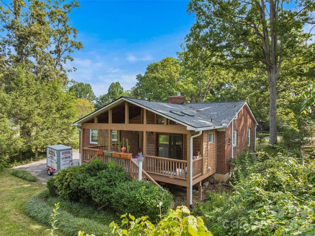 15 Lynnstone Court, Asheville, NC 28805