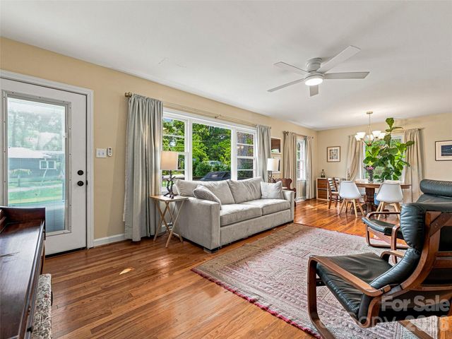 15 Lynnstone Court, Asheville, NC 28805