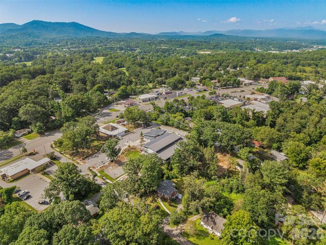 15 Lynnstone Court, Asheville, NC 28805