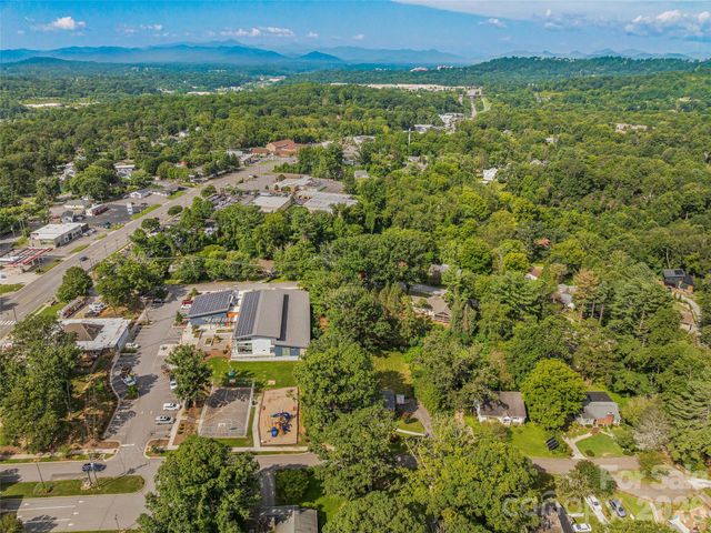 15 Lynnstone Court, Asheville, NC 28805