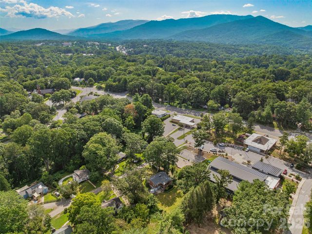 15 Lynnstone Court, Asheville, NC 28805