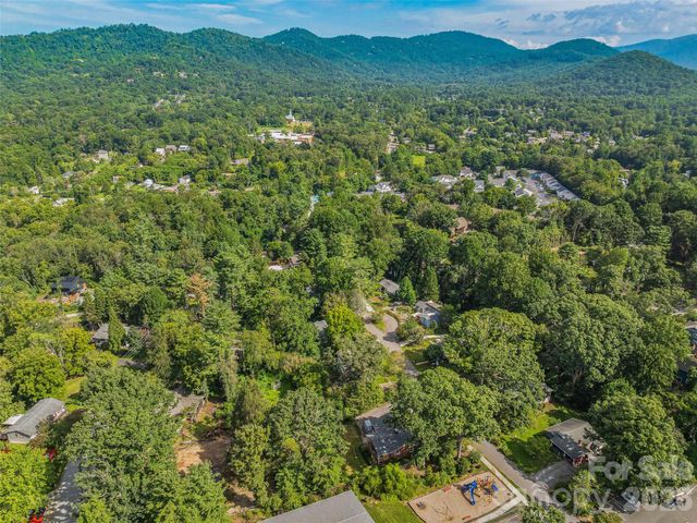 15 Lynnstone Court, Asheville, NC 28805