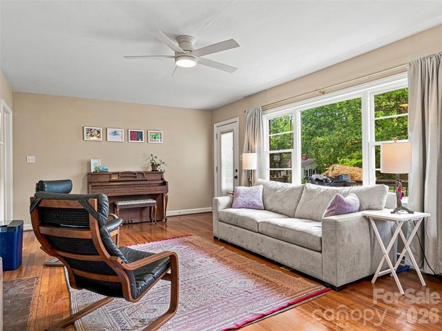 15 Lynnstone Court, Asheville, NC 28805