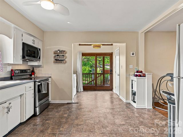 15 Lynnstone Court, Asheville, NC 28805