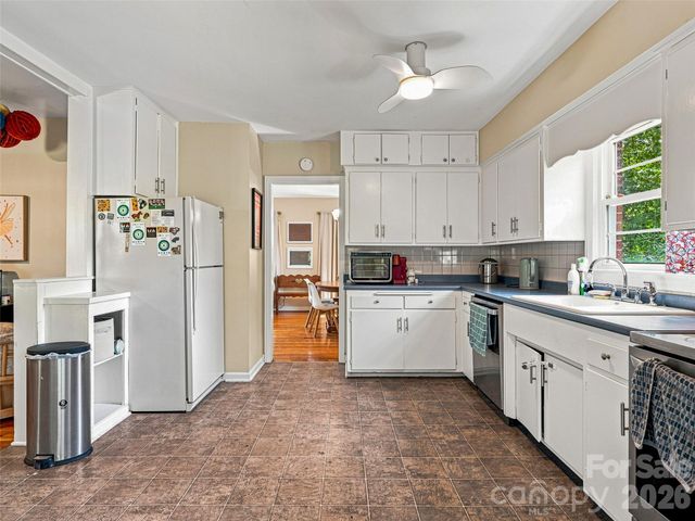 15 Lynnstone Court, Asheville, NC 28805